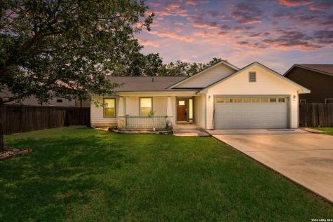 1023 3rd Street Floresville TX 78114