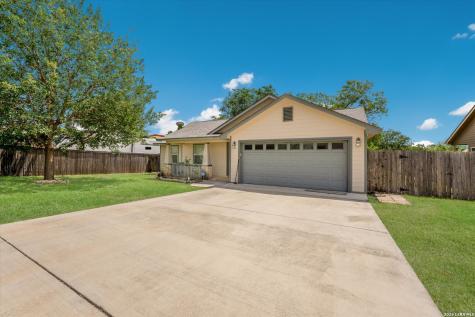 1023 3rd Street Floresville TX 78114