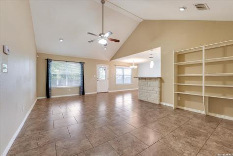 1023 3rd Street Floresville TX 78114