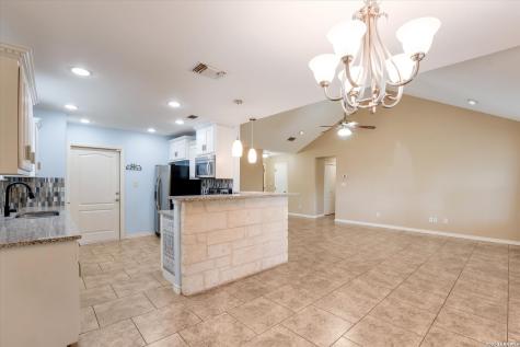 1023 3rd Street Floresville TX 78114