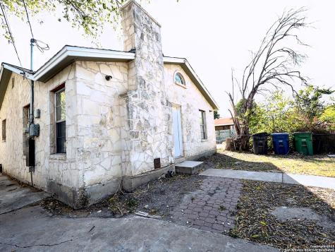 1330 Fenfield San Antonio TX 78211