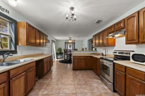 695 Fox Trotter Road Seguin TX 78155