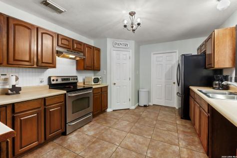 695 Fox Trotter Road Seguin TX 78155