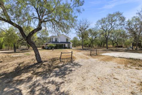 695 Fox Trotter Road Seguin TX 78155