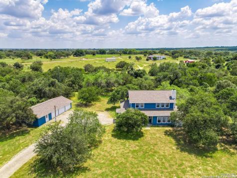 330 Broken Arrow Floresville TX 78114