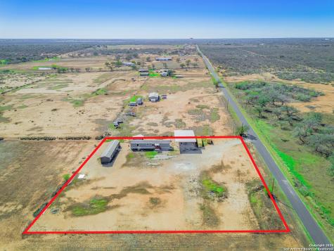 985 County Road 307 Jourdanton TX 78026