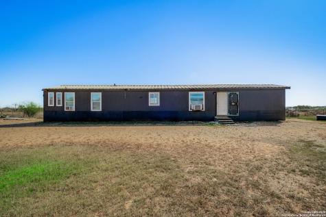 985 County Road 307 Jourdanton TX 78026