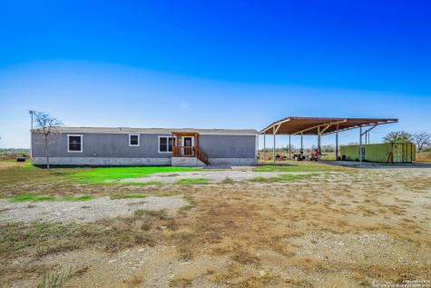 985 County Road 307 Jourdanton TX 78026