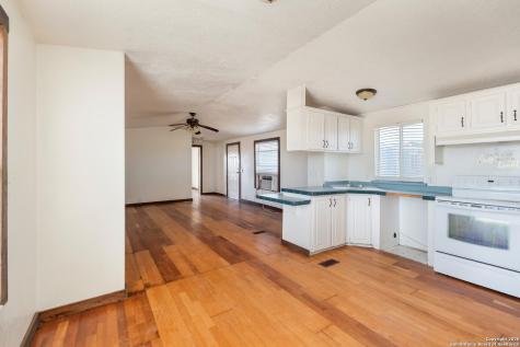 985 County Road 307 Jourdanton TX 78026