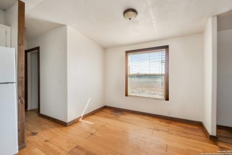 985 County Road 307 Jourdanton TX 78026