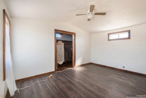 985 County Road 307 Jourdanton TX 78026