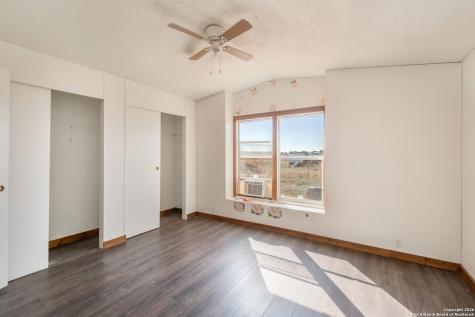 985 County Road 307 Jourdanton TX 78026