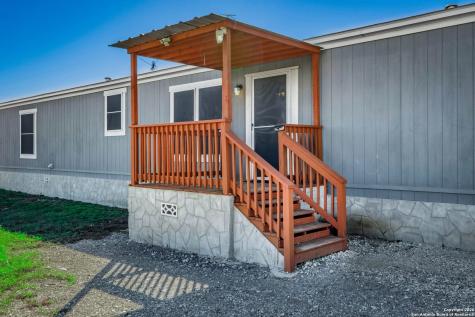 985 County Road 307 Jourdanton TX 78026