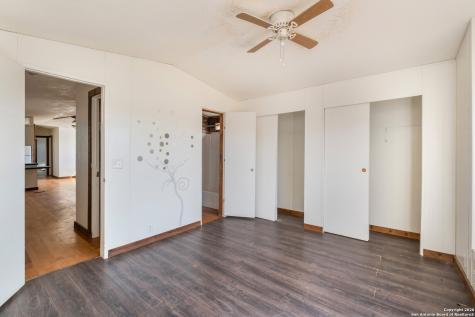 985 County Road 307 Jourdanton TX 78026