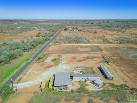 985 County Road 307 Jourdanton TX 78026