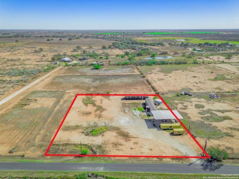 985 County Road 307 Jourdanton TX 78026