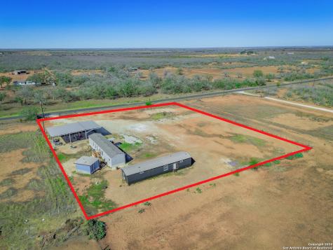 985 County Road 307 Jourdanton TX 78026
