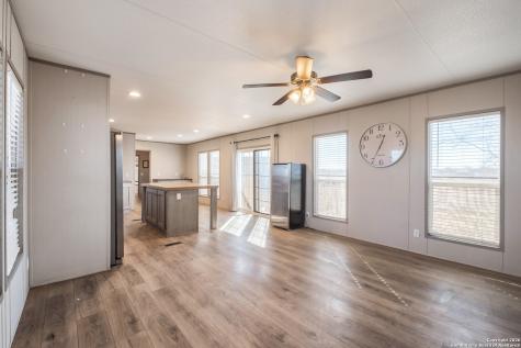 985 County Road 307 Jourdanton TX 78026