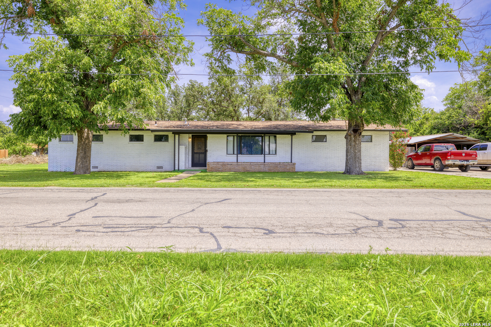 1019 E Leona Road Uvalde TX 78801
