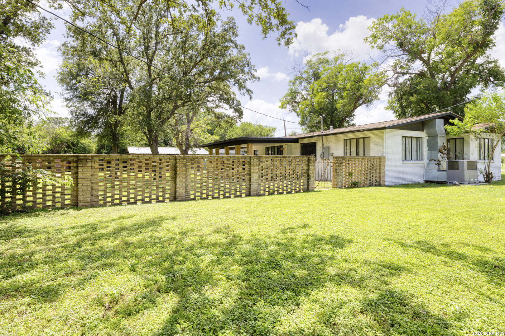 1019 E Leona Road Uvalde TX 78801