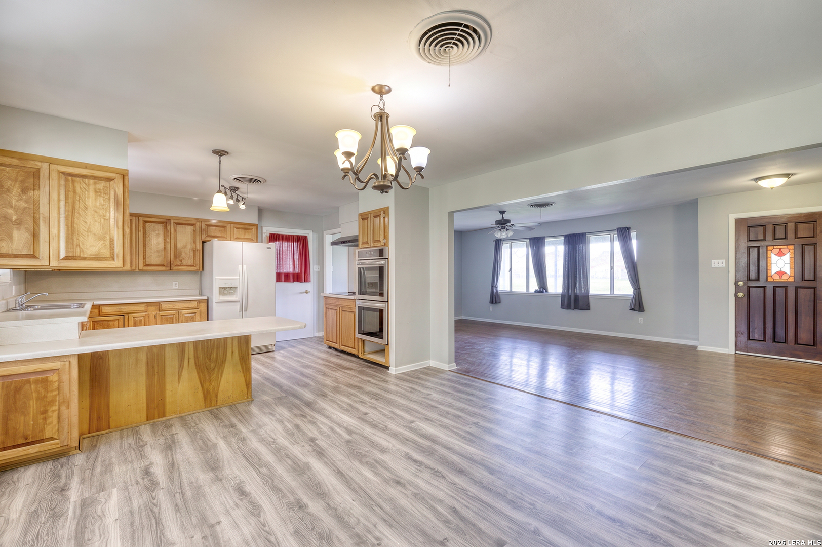 1019 E Leona Road Uvalde TX 78801