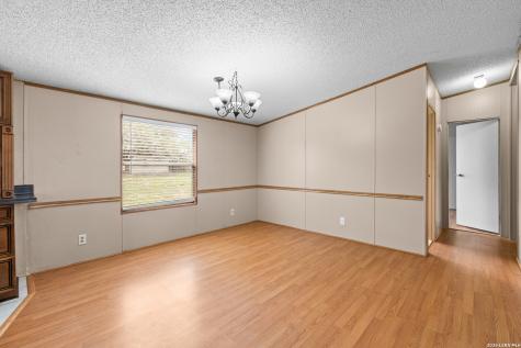 157 County Road 157 Floresville TX 78114