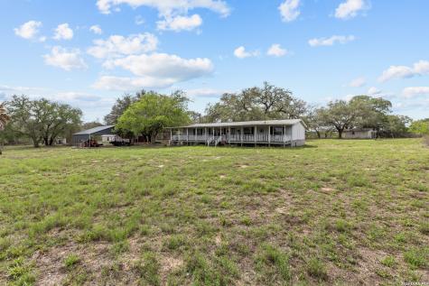 157 County Road 157 Floresville TX 78114
