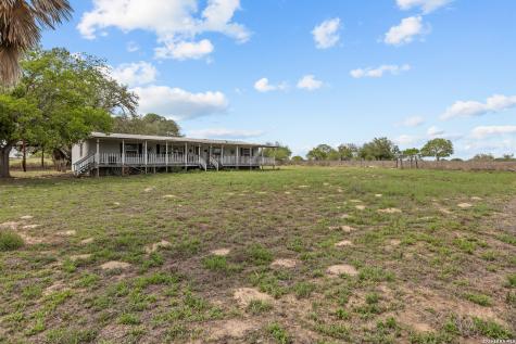 157 County Road 157 Floresville TX 78114