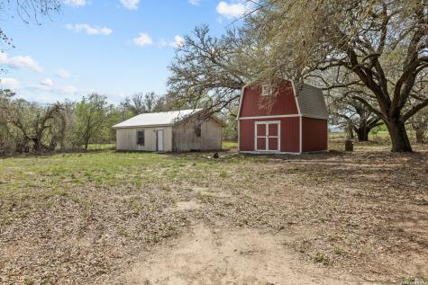157 County Road 157 Floresville TX 78114