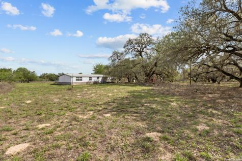 157 County Road 157 Floresville TX 78114