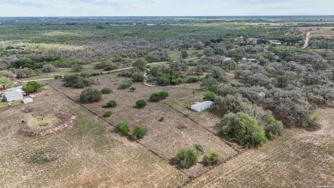 157 County Road 157 Floresville TX 78114
