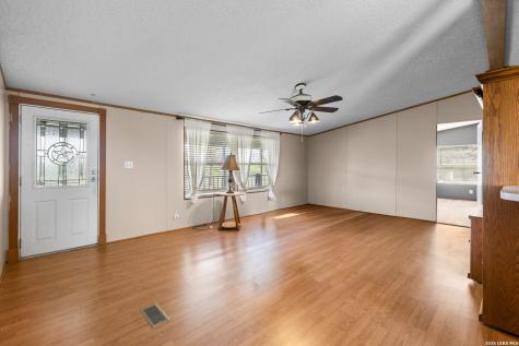 157 County Road 157 Floresville TX 78114