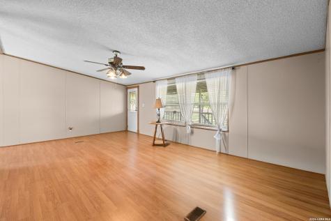 157 County Road 157 Floresville TX 78114