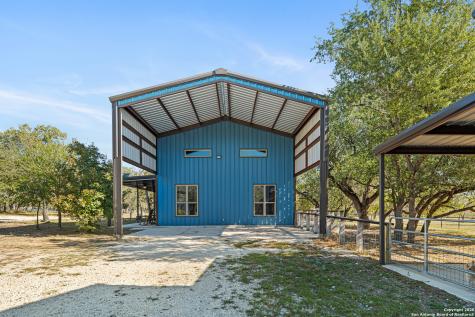 144 County Road 7725 Natalia TX 78059