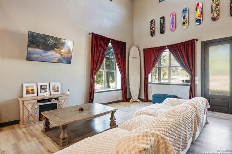 144 County Road 7725 Natalia TX 78059