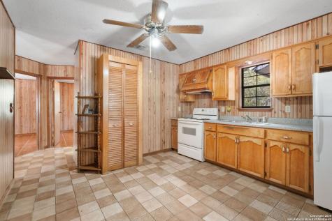 465 Oriente Pleasanton TX 78064