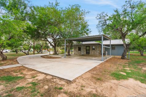 465 Oriente Pleasanton TX 78064