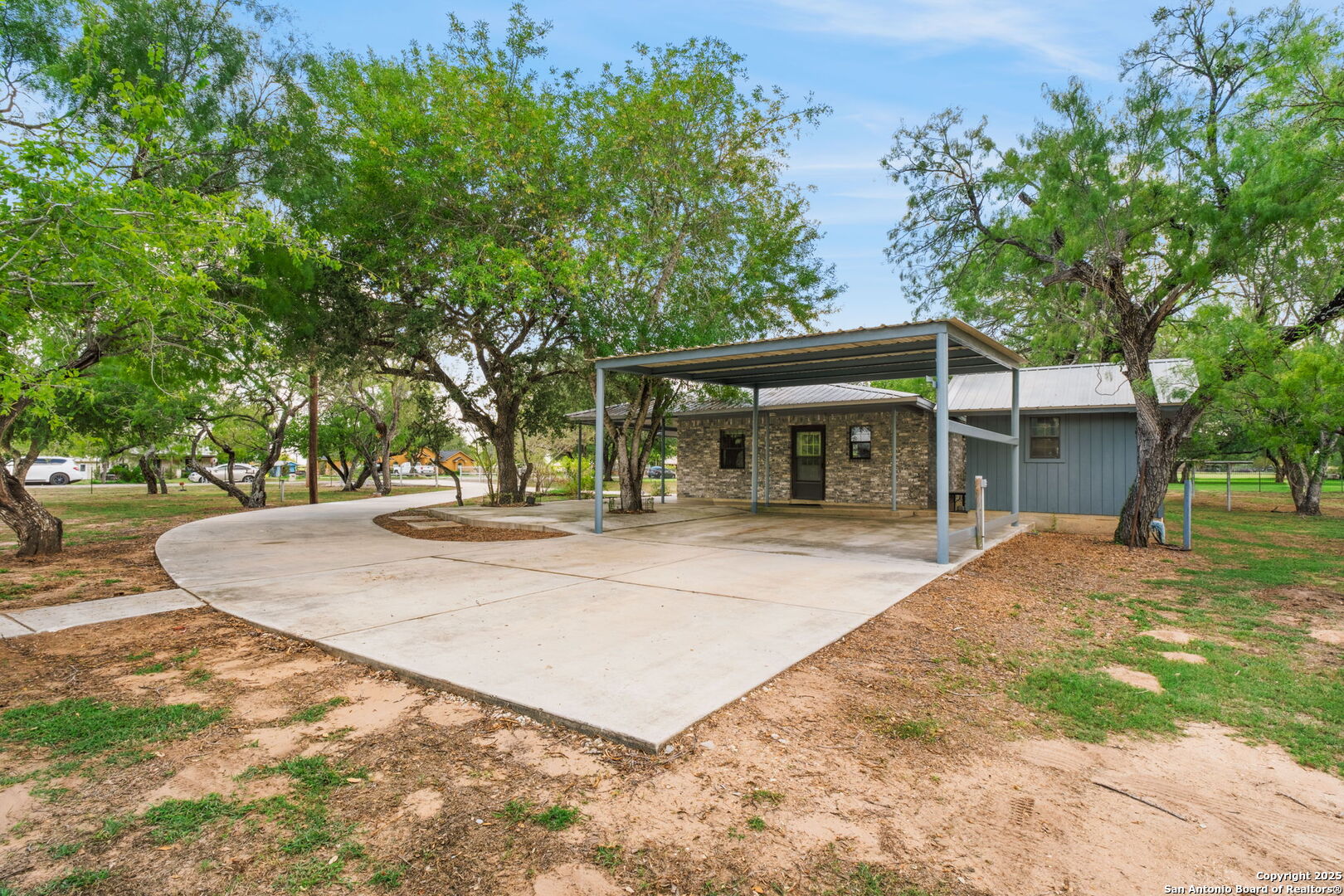 465 Oriente Pleasanton TX 78064
