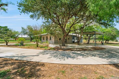 465 Oriente Pleasanton TX 78064