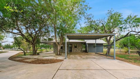465 Oriente Pleasanton TX 78064