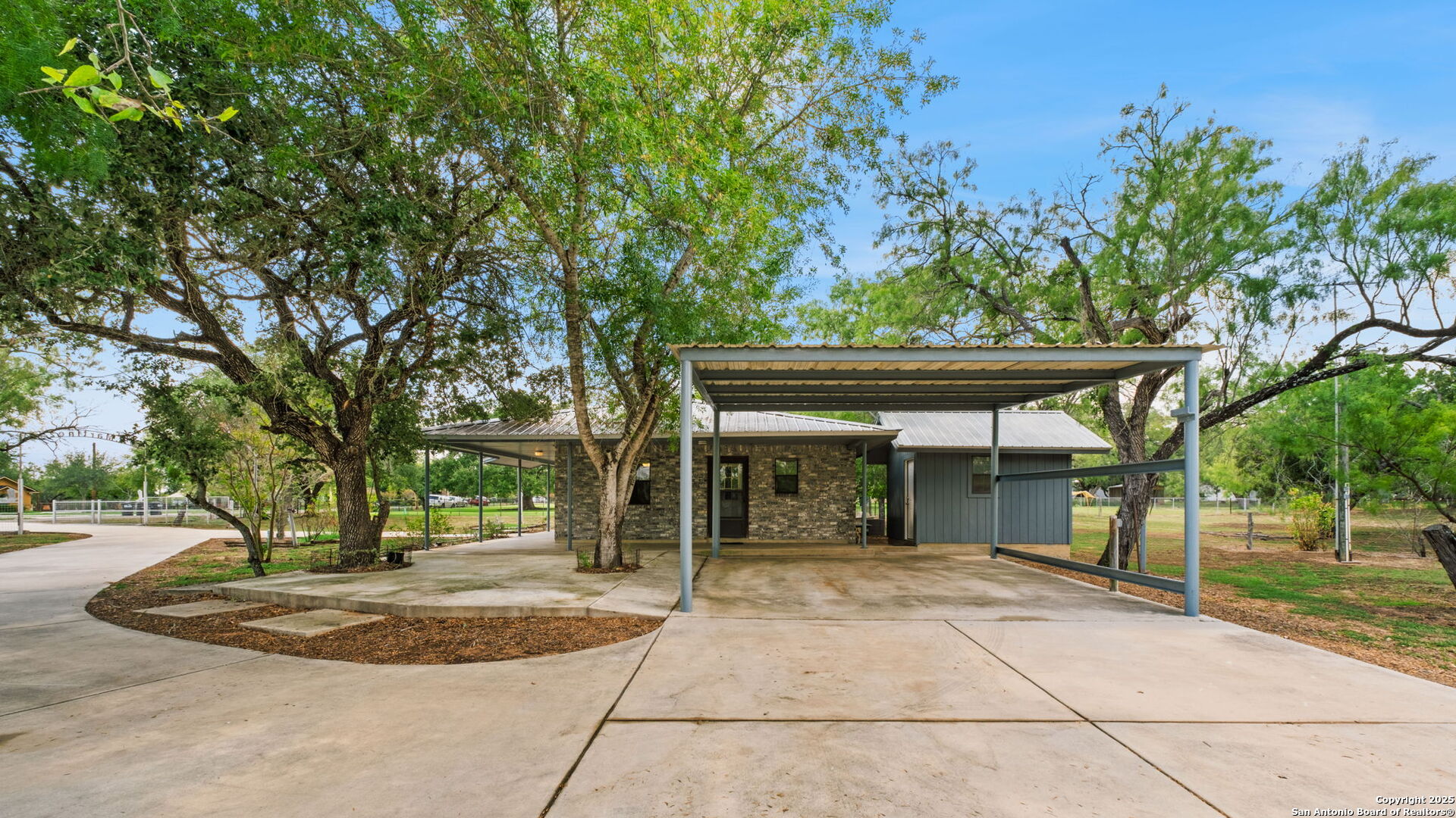 465 Oriente Pleasanton TX 78064