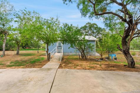 465 Oriente Pleasanton TX 78064