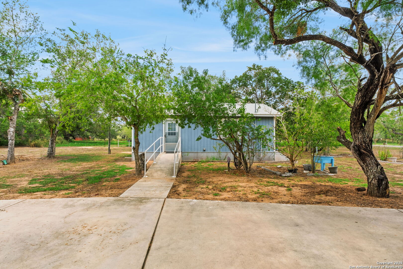 465 Oriente Pleasanton TX 78064