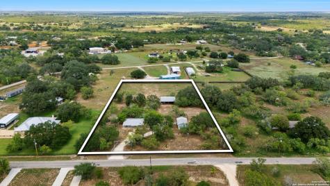 465 Oriente Pleasanton TX 78064