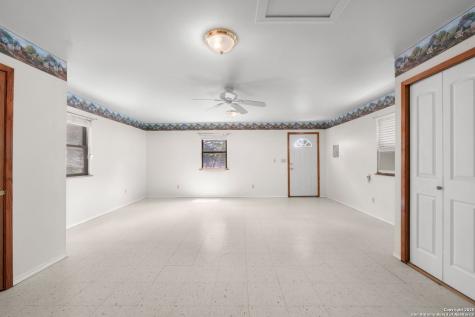 465 Oriente Pleasanton TX 78064