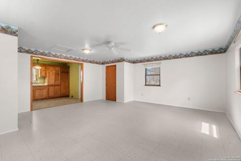 465 Oriente Pleasanton TX 78064
