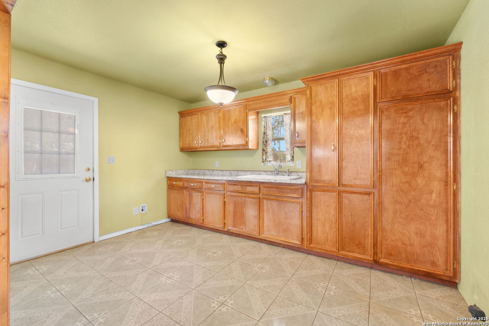 465 Oriente Pleasanton TX 78064