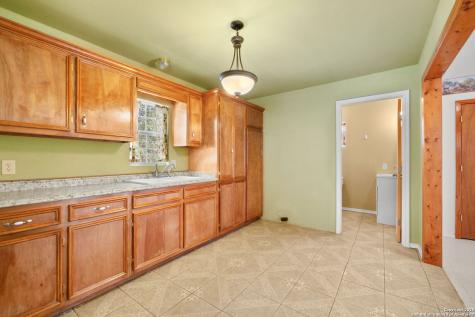 465 Oriente Pleasanton TX 78064