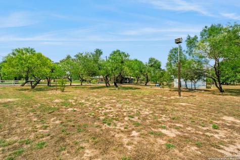 465 Oriente Pleasanton TX 78064