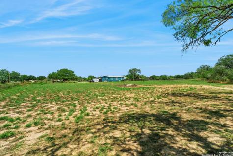 465 Oriente Pleasanton TX 78064